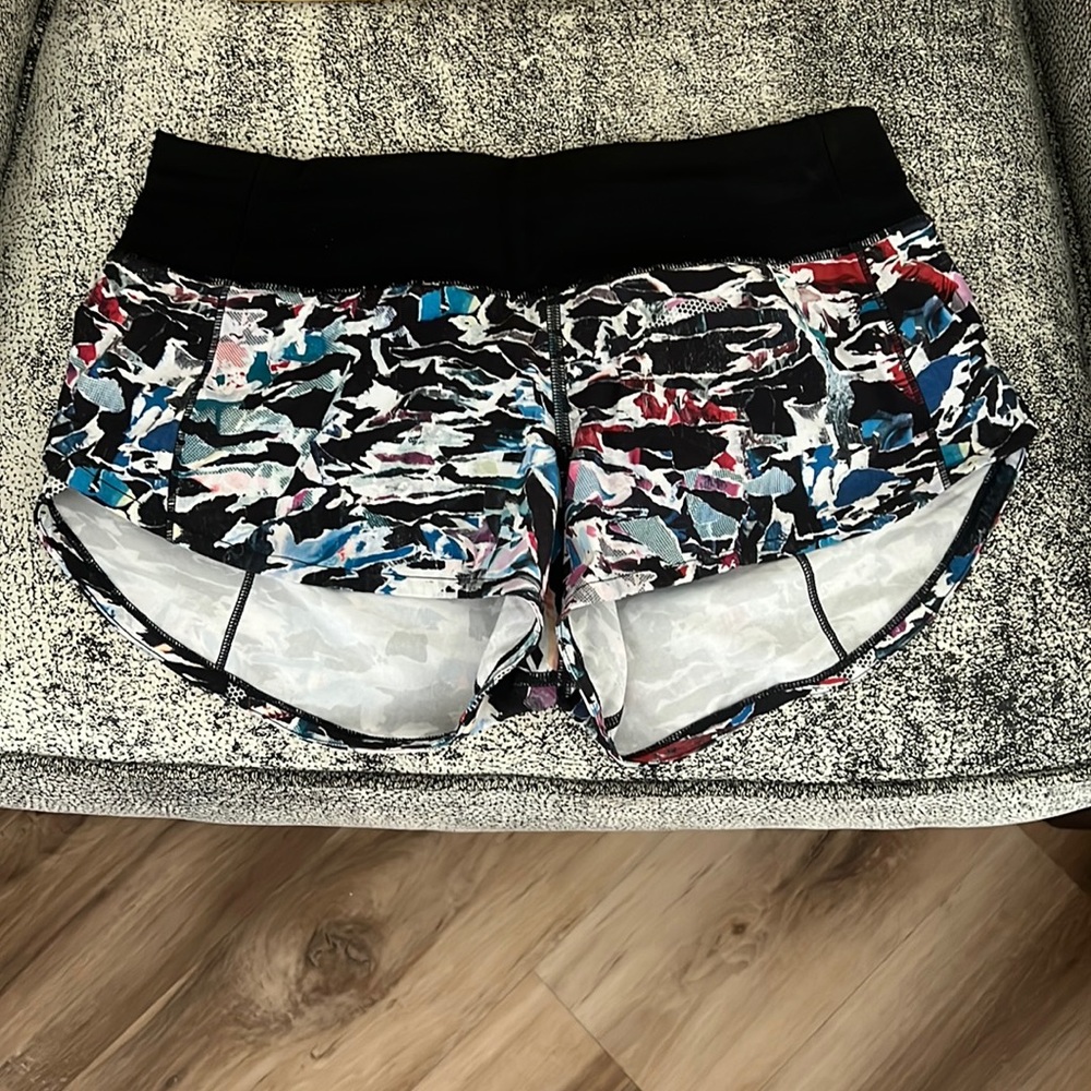 Lululemon Speed Up low rise short 2.5 inch
